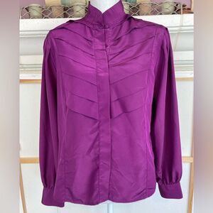 VTG 80s Fuchsia blouse w/ chevron pleats front and shoulders❤️💝